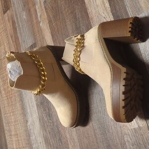 Olivia Miller Lug Sole Chain Chunky Heel Alyssa Booties Natural 9 NEW IN BOX